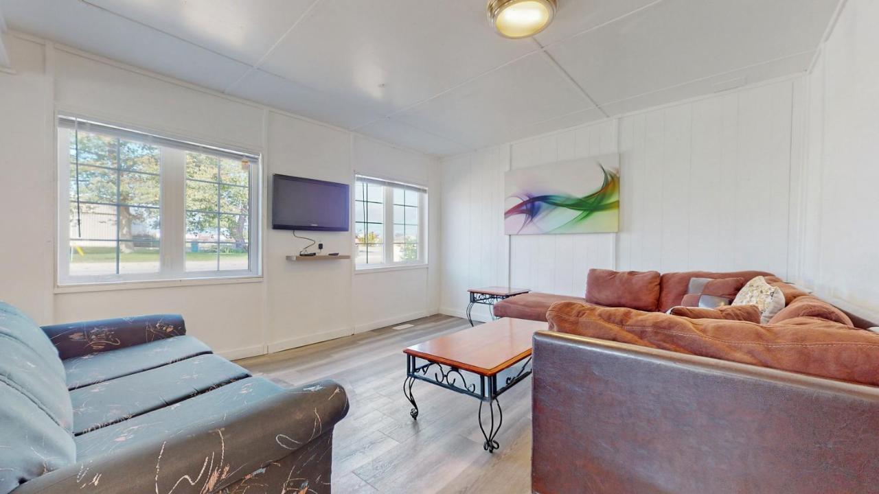 Main Beach River Retreat - Wasaga Beach 1 - Main Strip - 93 Mosley St Εξωτερικό φωτογραφία
