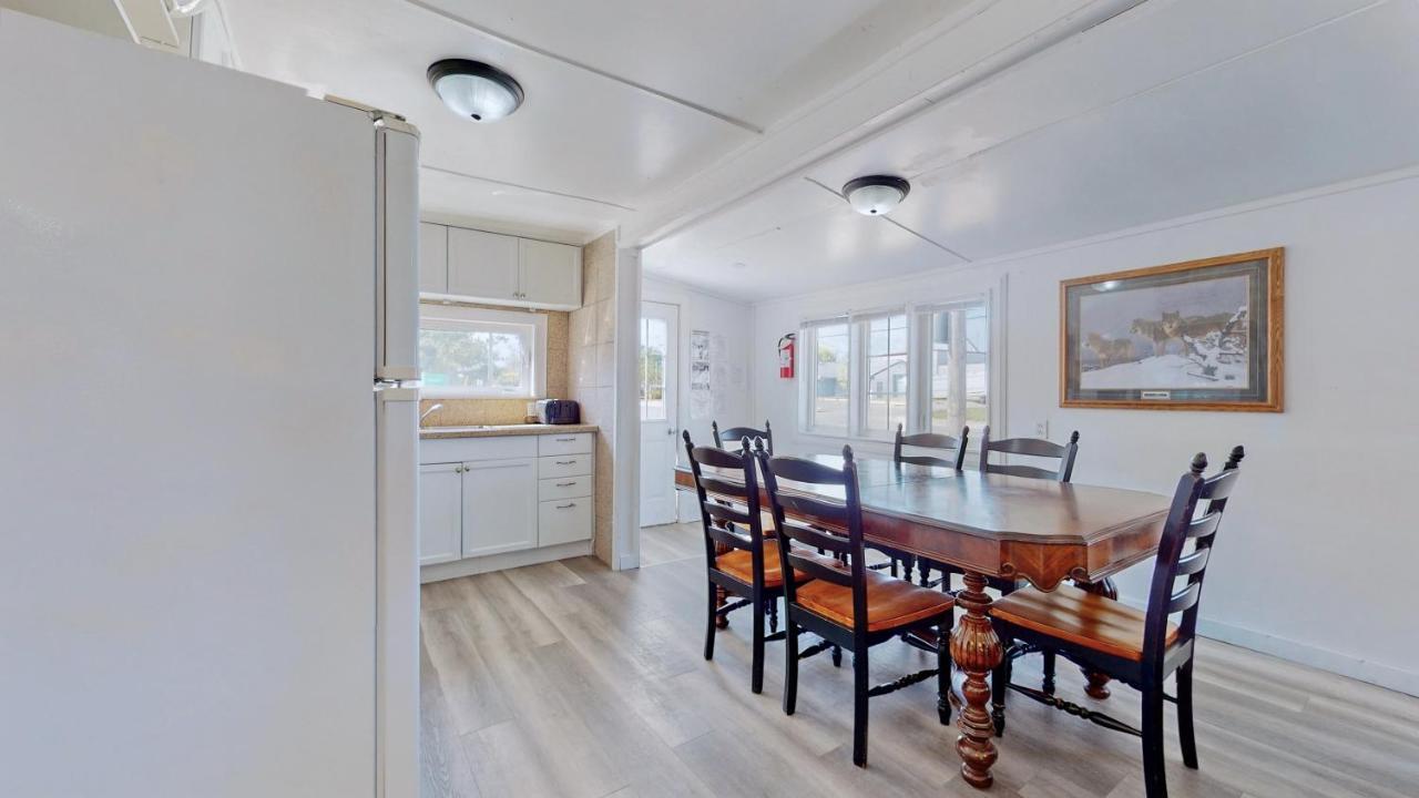 Main Beach River Retreat - Wasaga Beach 1 - Main Strip - 93 Mosley St Εξωτερικό φωτογραφία